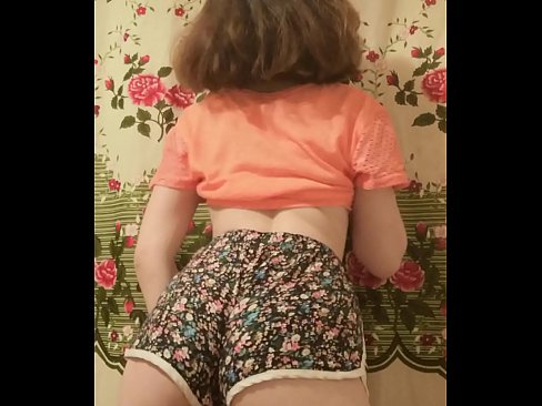 ❤️ Sexet ung babe laver en striptease ved at filme sine shorts på kamera ❤️❌ Porno at da.pornburst.ru